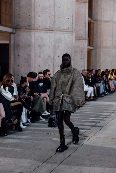 Look 18